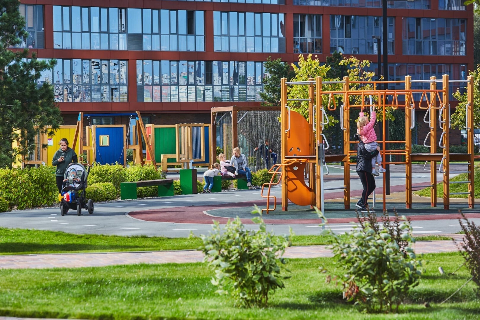 Ясный берег-город у воды